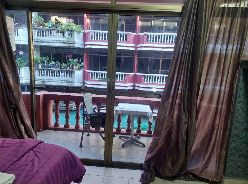 Pluemchai Guesthouse Pantai Jomtien Bagian luar foto