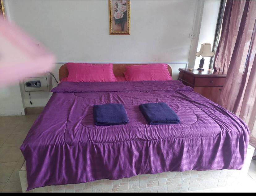 Pluemchai Guesthouse Pantai Jomtien Bagian luar foto