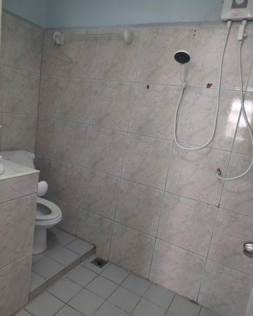 Pluemchai Guesthouse Pantai Jomtien Bagian luar foto