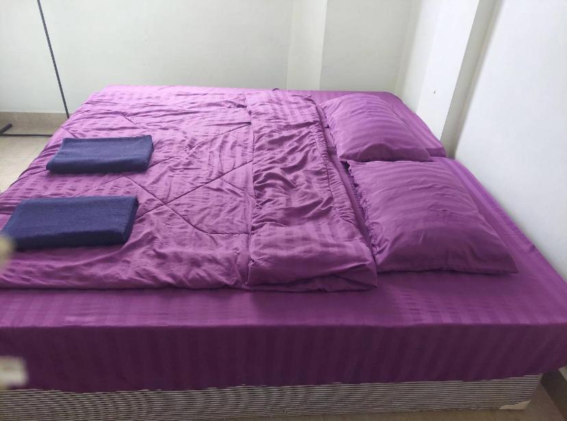 Pluemchai Guesthouse Pantai Jomtien Bagian luar foto