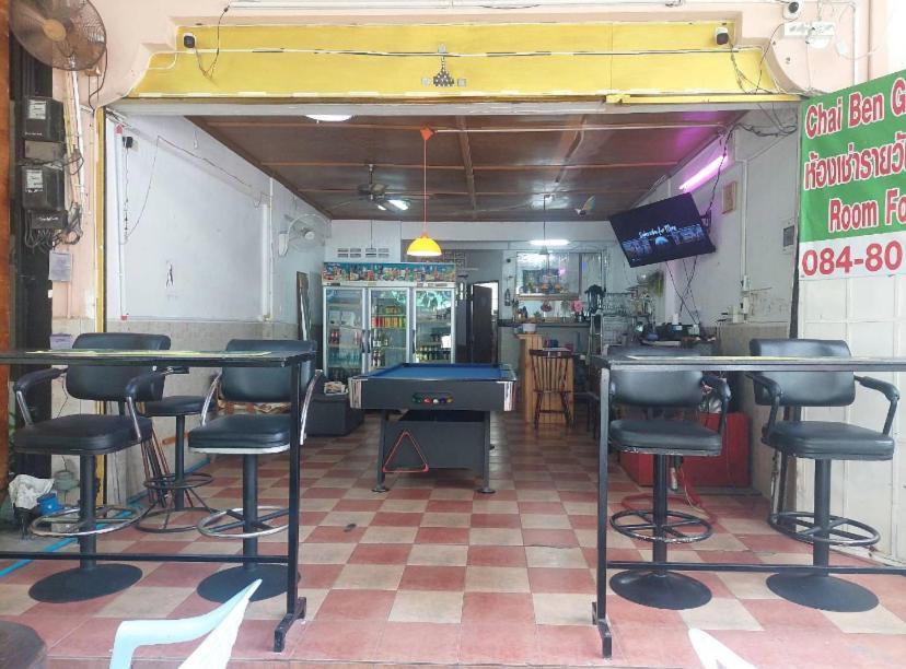 Pluemchai Guesthouse Pantai Jomtien Bagian luar foto