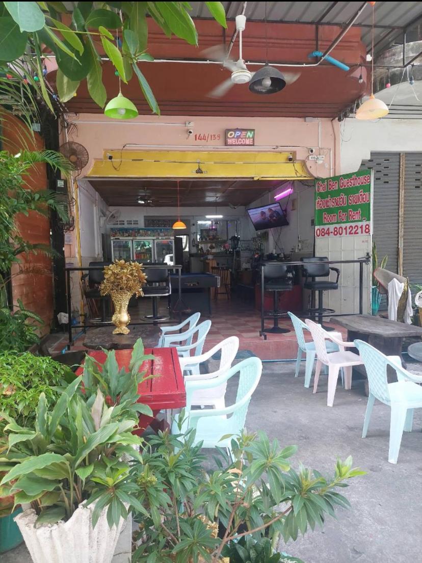 Pluemchai Guesthouse Pantai Jomtien Bagian luar foto