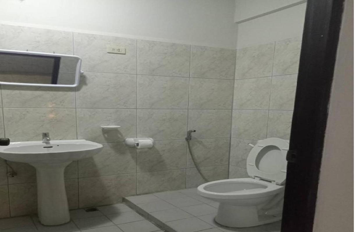 Pluemchai Guesthouse Pantai Jomtien Bagian luar foto