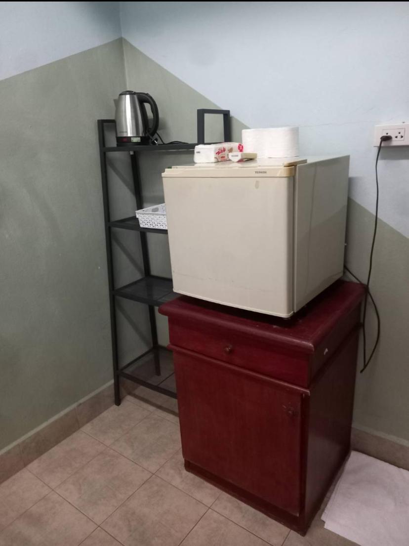 Pluemchai Guesthouse Pantai Jomtien Bagian luar foto