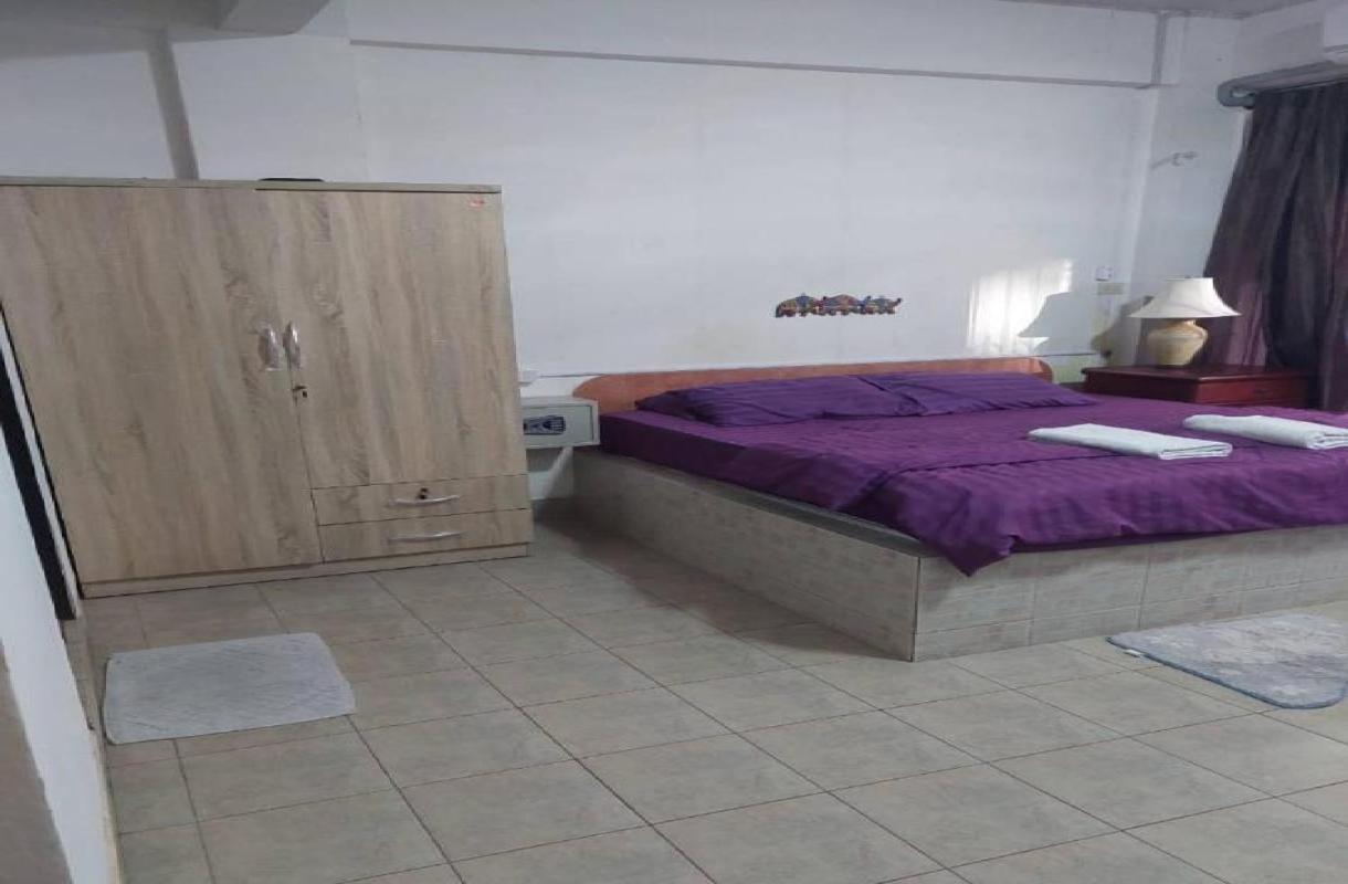 Pluemchai Guesthouse Pantai Jomtien Bagian luar foto