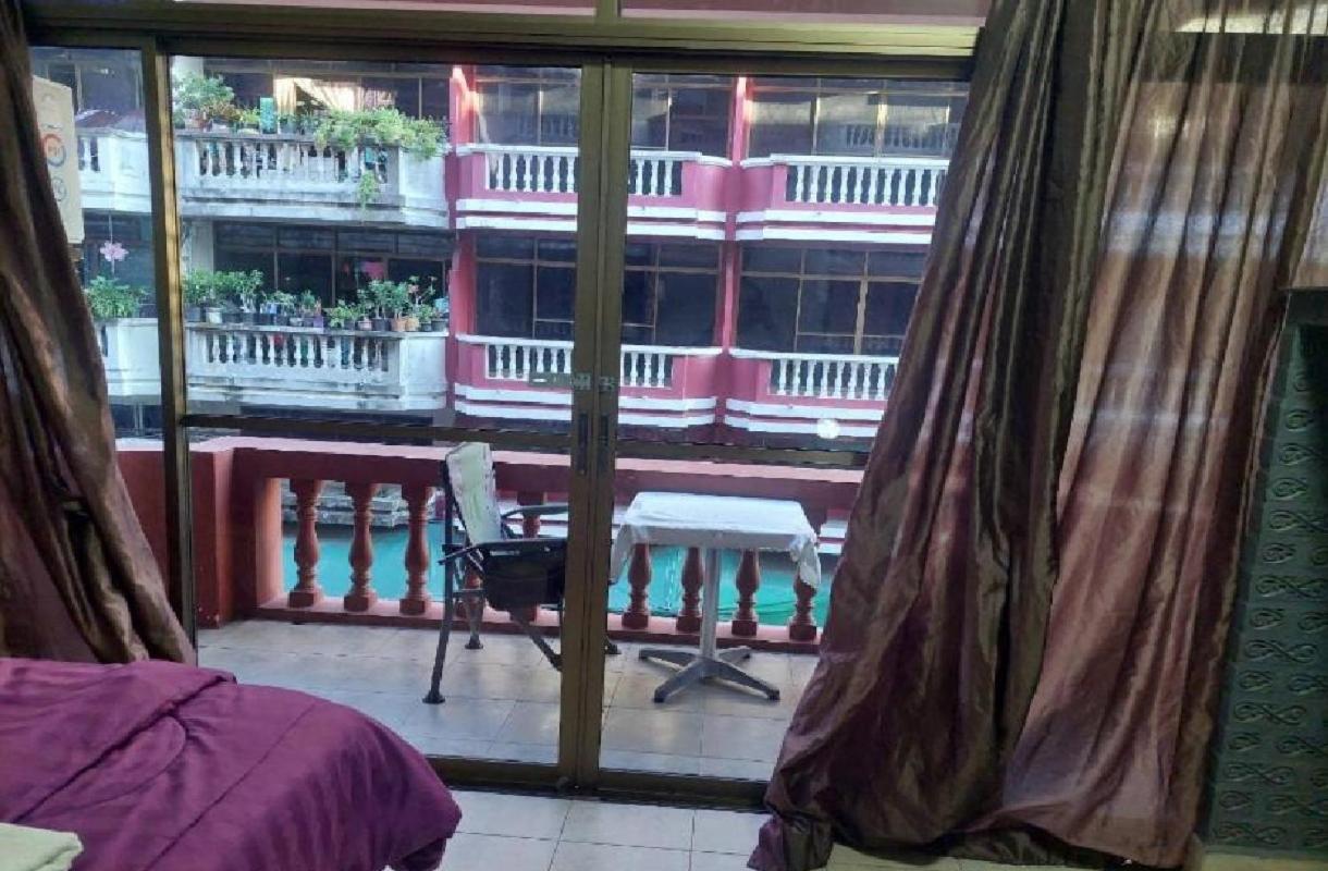 Pluemchai Guesthouse Pantai Jomtien Bagian luar foto